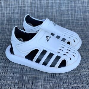Adidas Kids Closed Toe Water
Sandal 'White Black' Easy-On Shoes unisex size 7